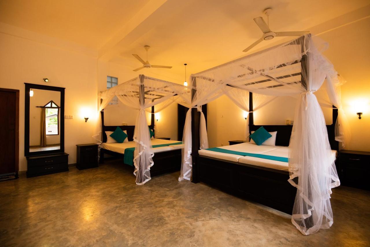 International Beach Hotel & Restaurant Hikkaduwa Esterno foto