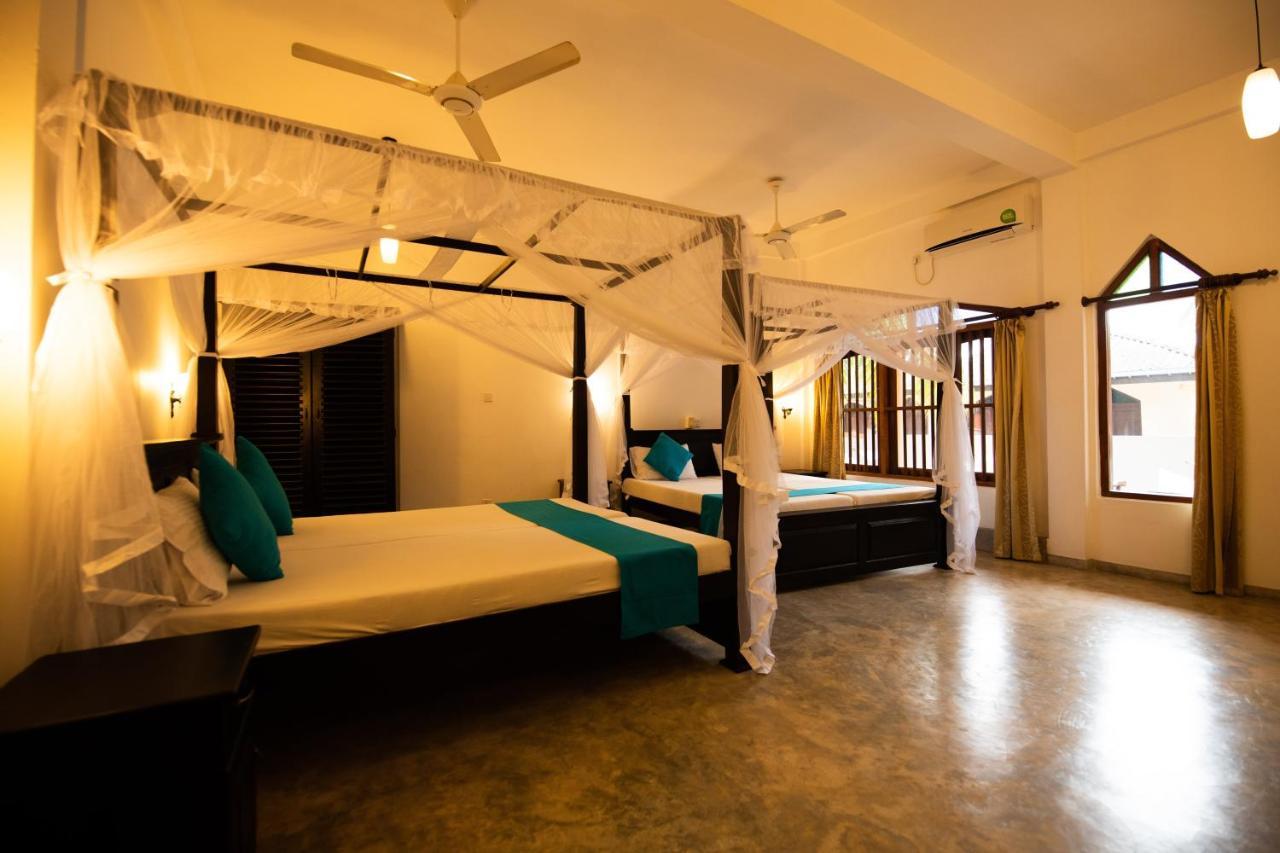 International Beach Hotel & Restaurant Hikkaduwa Esterno foto