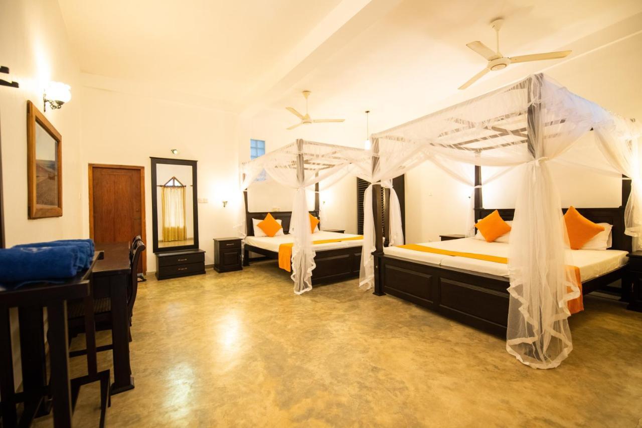 International Beach Hotel & Restaurant Hikkaduwa Esterno foto