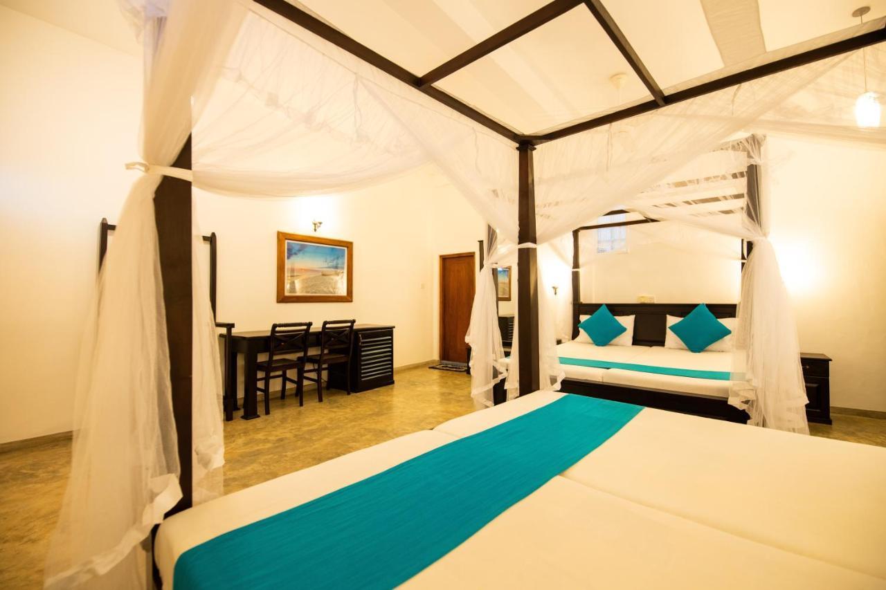 International Beach Hotel & Restaurant Hikkaduwa Esterno foto