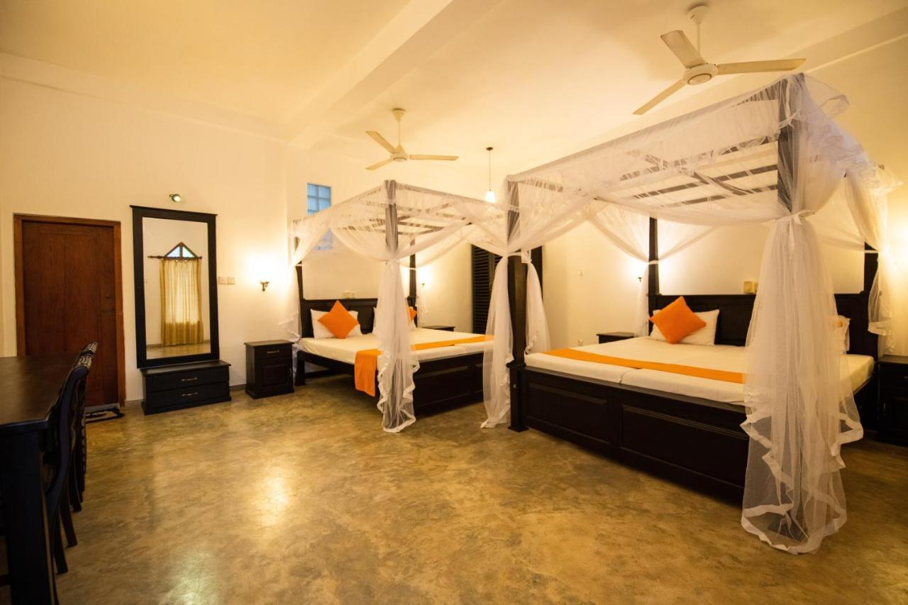 International Beach Hotel & Restaurant Hikkaduwa Esterno foto
