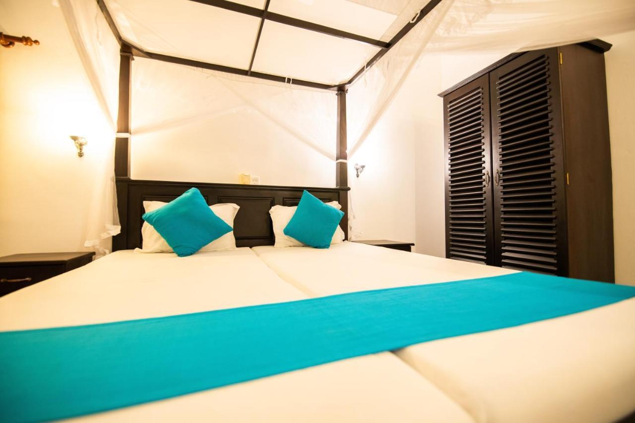 International Beach Hotel & Restaurant Hikkaduwa Esterno foto