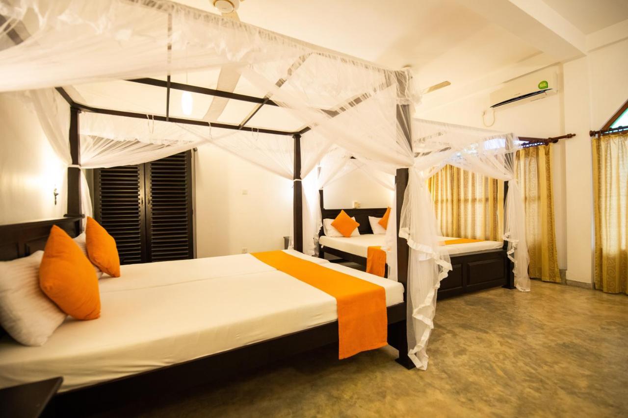 International Beach Hotel & Restaurant Hikkaduwa Esterno foto