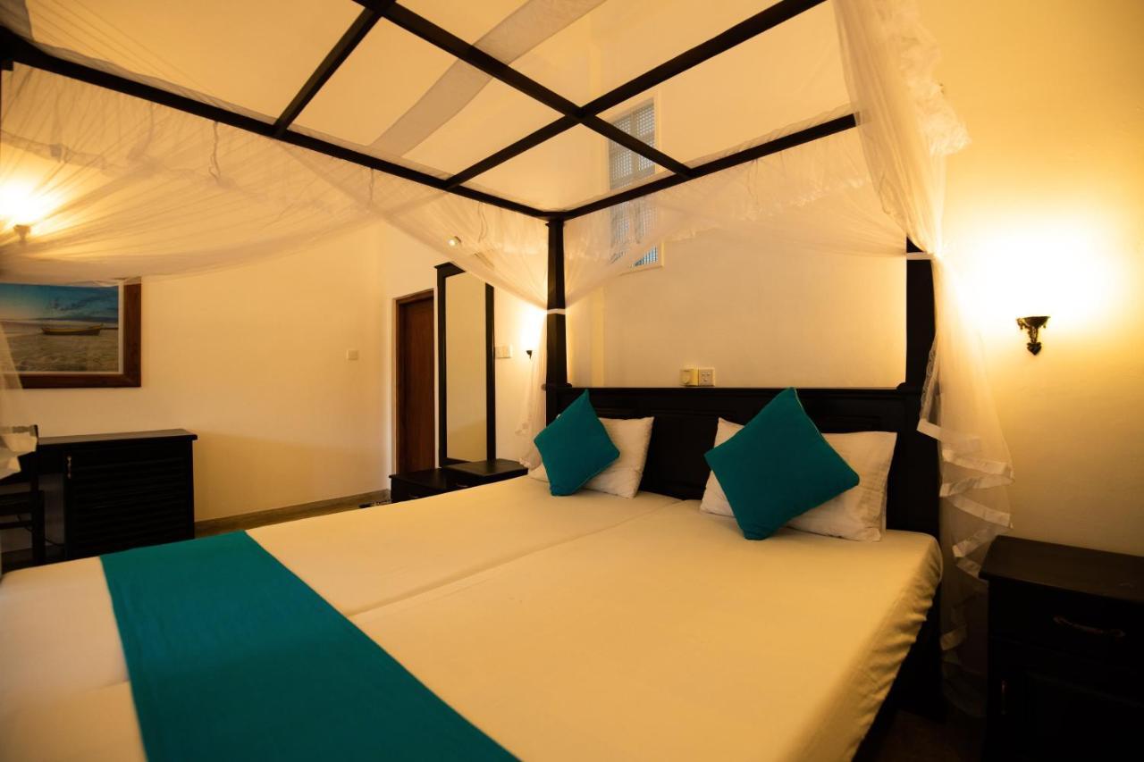 International Beach Hotel & Restaurant Hikkaduwa Esterno foto
