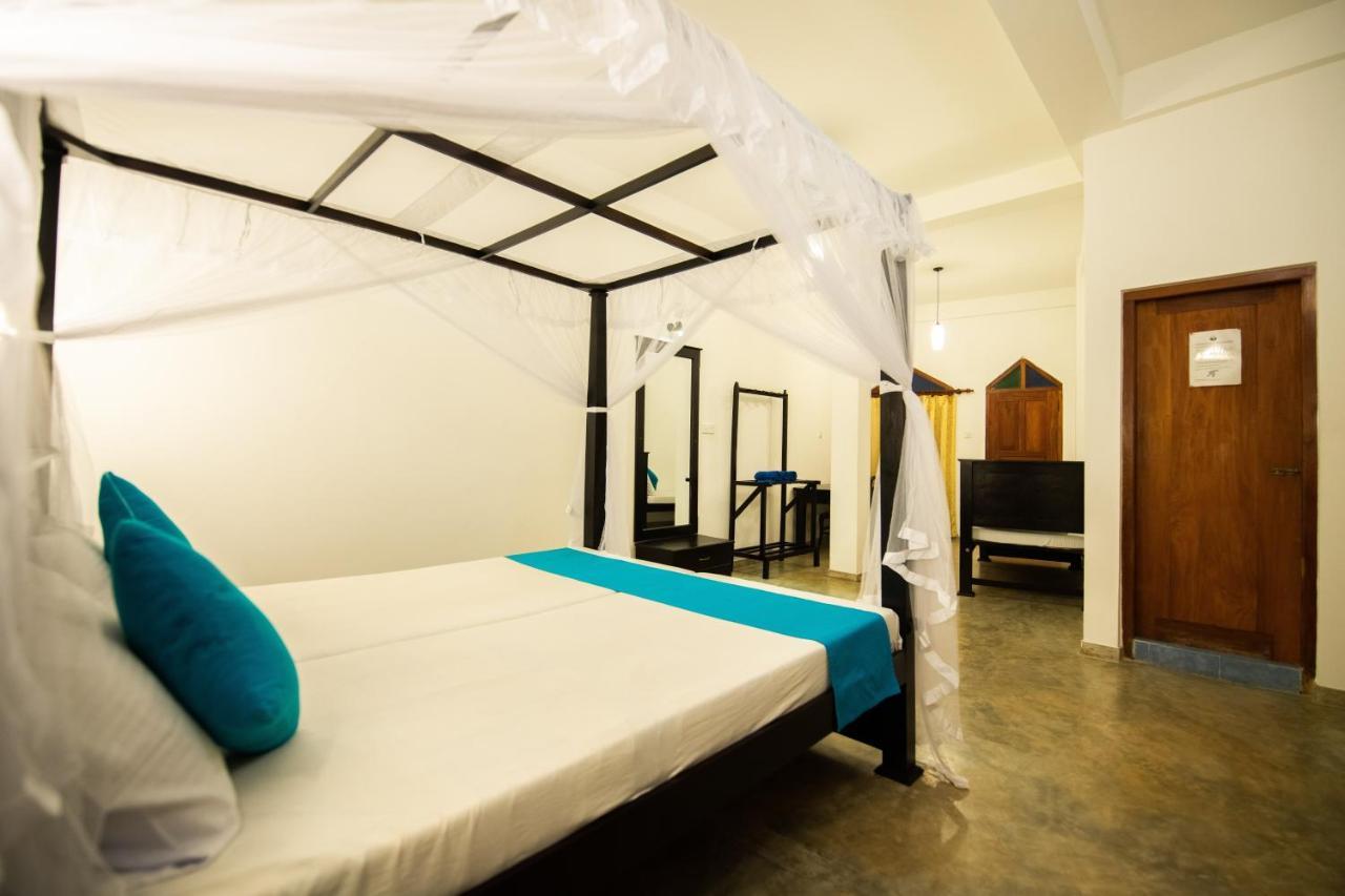 International Beach Hotel & Restaurant Hikkaduwa Esterno foto