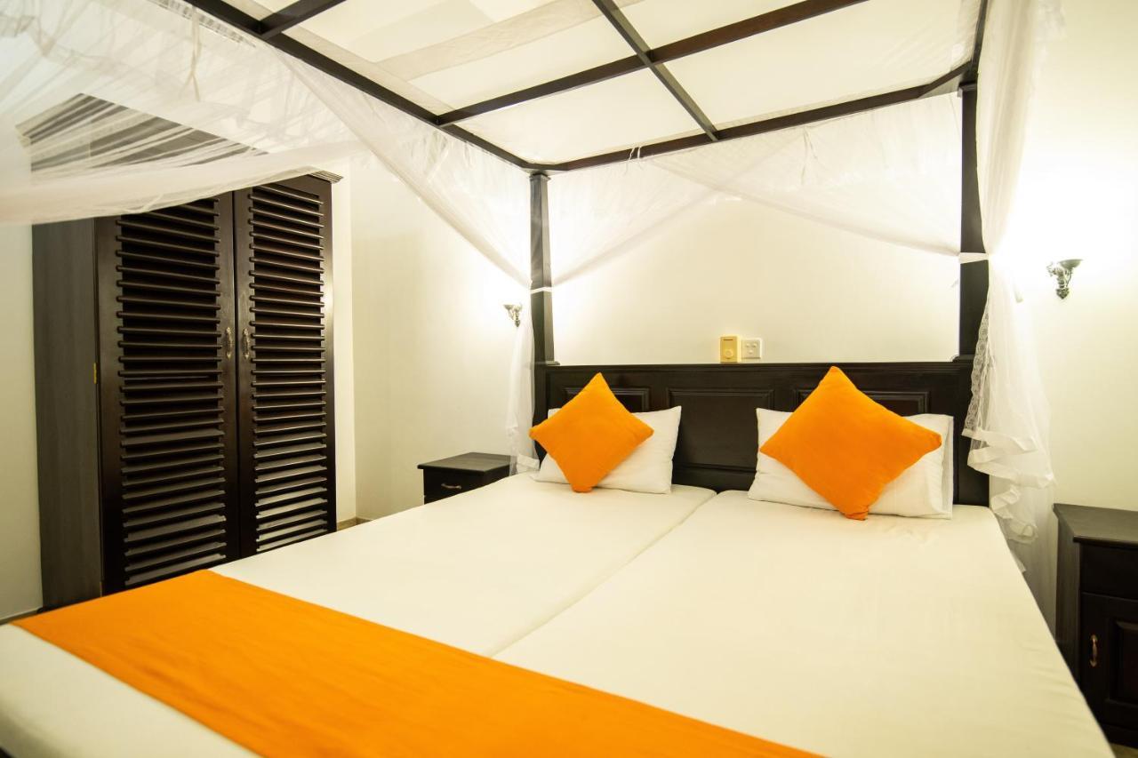 International Beach Hotel & Restaurant Hikkaduwa Esterno foto
