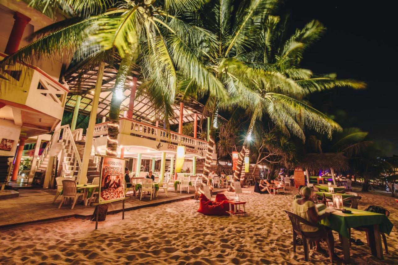 International Beach Hotel & Restaurant Hikkaduwa Esterno foto