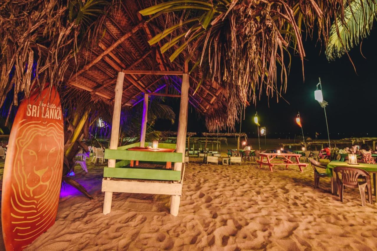 International Beach Hotel & Restaurant Hikkaduwa Esterno foto