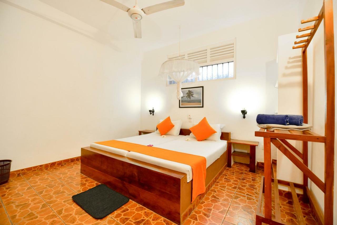 International Beach Hotel & Restaurant Hikkaduwa Esterno foto