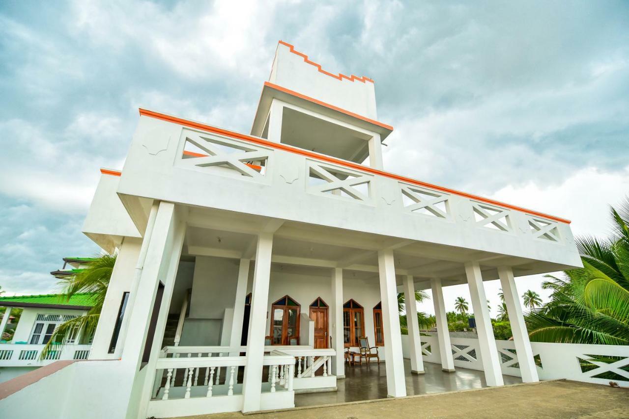 International Beach Hotel & Restaurant Hikkaduwa Esterno foto