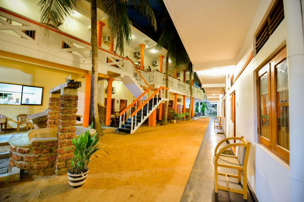 International Beach Hotel & Restaurant Hikkaduwa Esterno foto