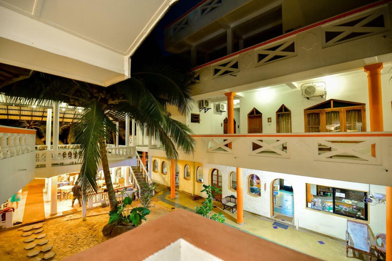 International Beach Hotel & Restaurant Hikkaduwa Esterno foto