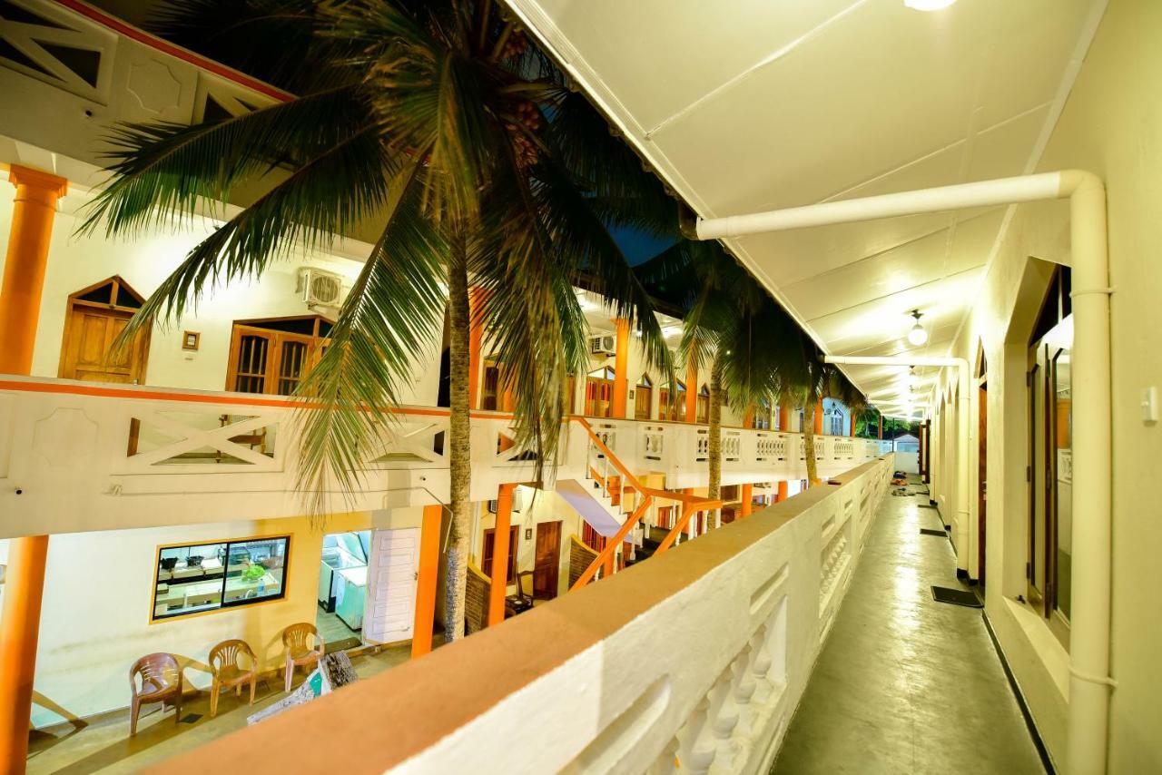 International Beach Hotel & Restaurant Hikkaduwa Esterno foto