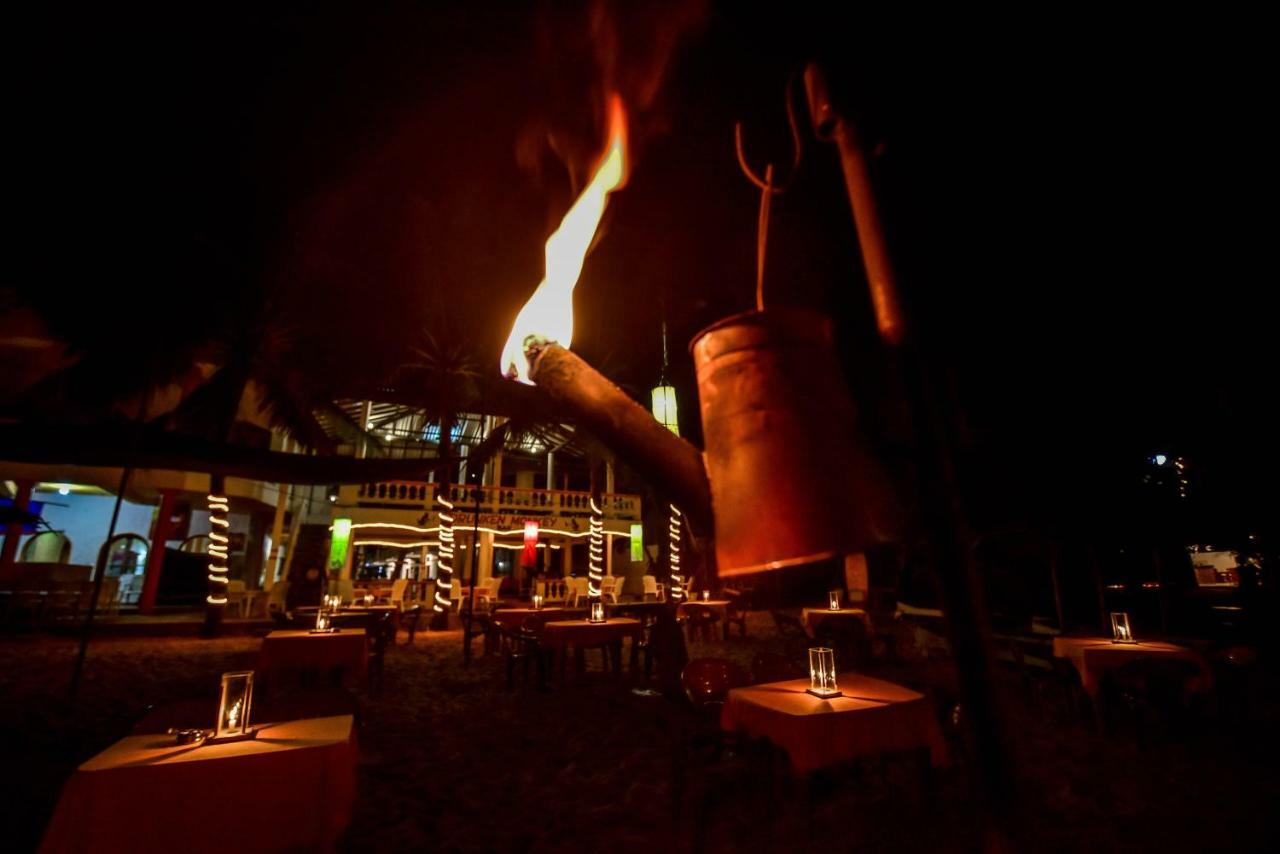 International Beach Hotel & Restaurant Hikkaduwa Esterno foto