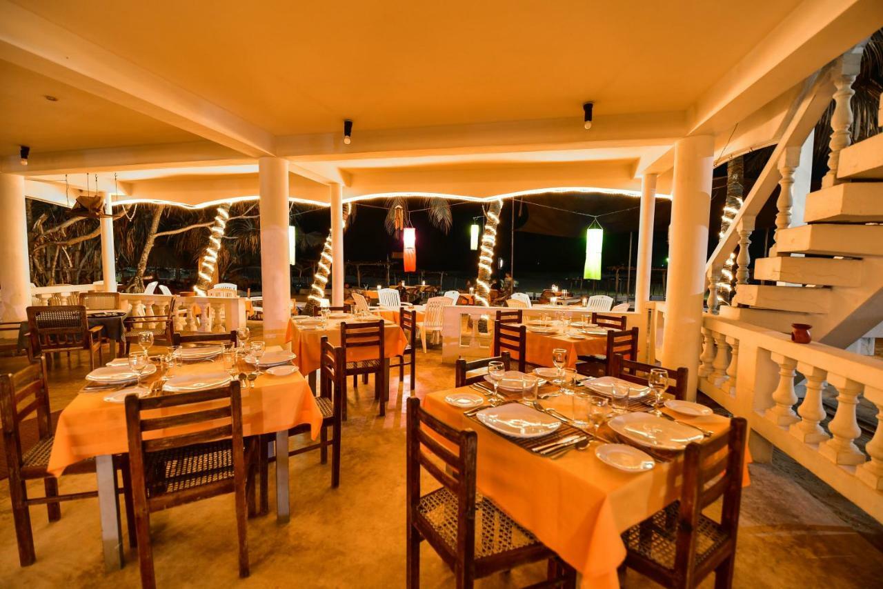 International Beach Hotel & Restaurant Hikkaduwa Esterno foto