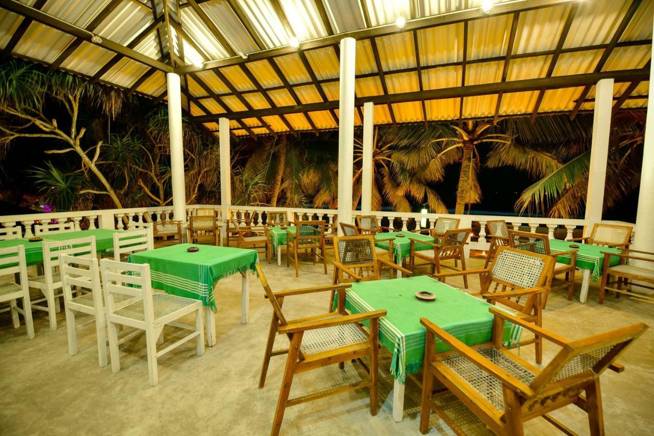 International Beach Hotel & Restaurant Hikkaduwa Esterno foto