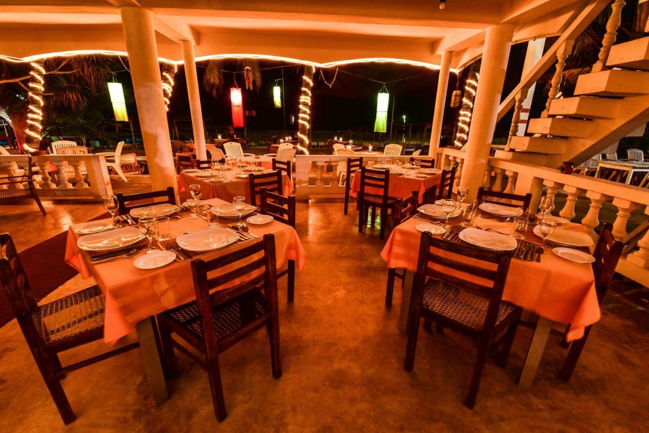 International Beach Hotel & Restaurant Hikkaduwa Esterno foto