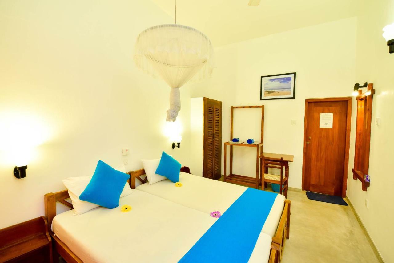 International Beach Hotel & Restaurant Hikkaduwa Esterno foto