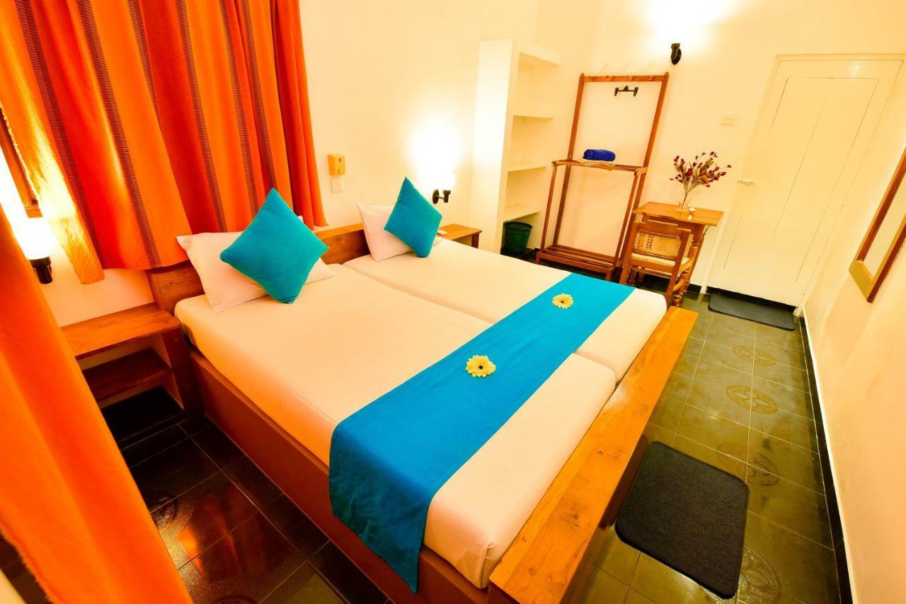 International Beach Hotel & Restaurant Hikkaduwa Esterno foto